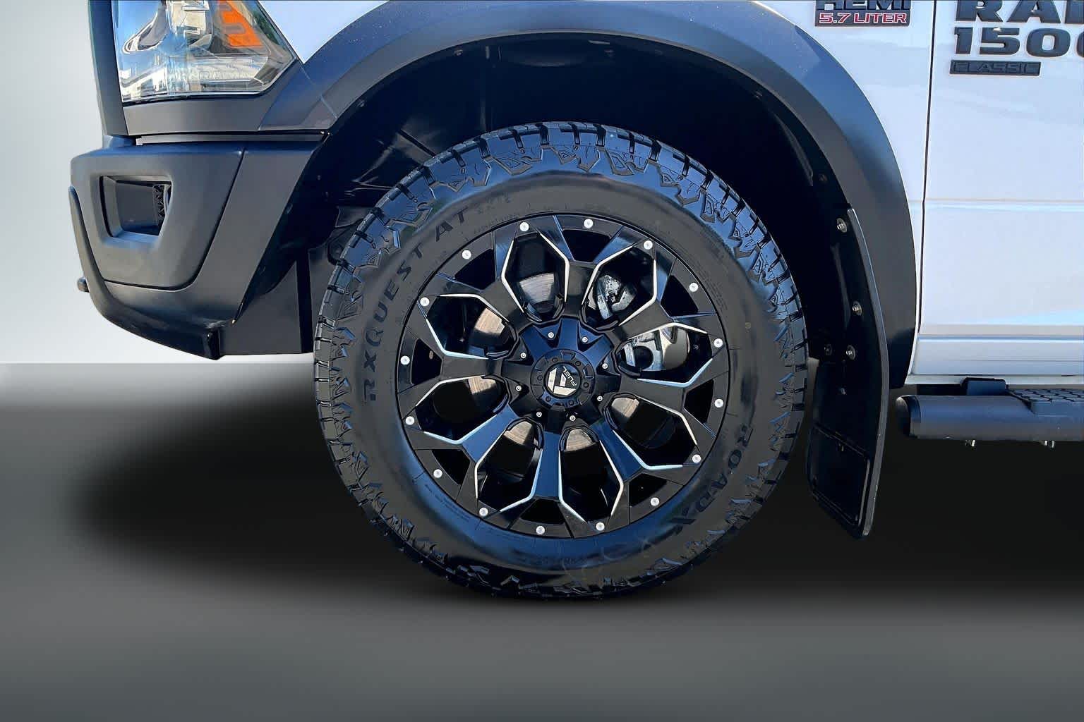 Thumbnail: 2019 RAM 1500 Classic - 8