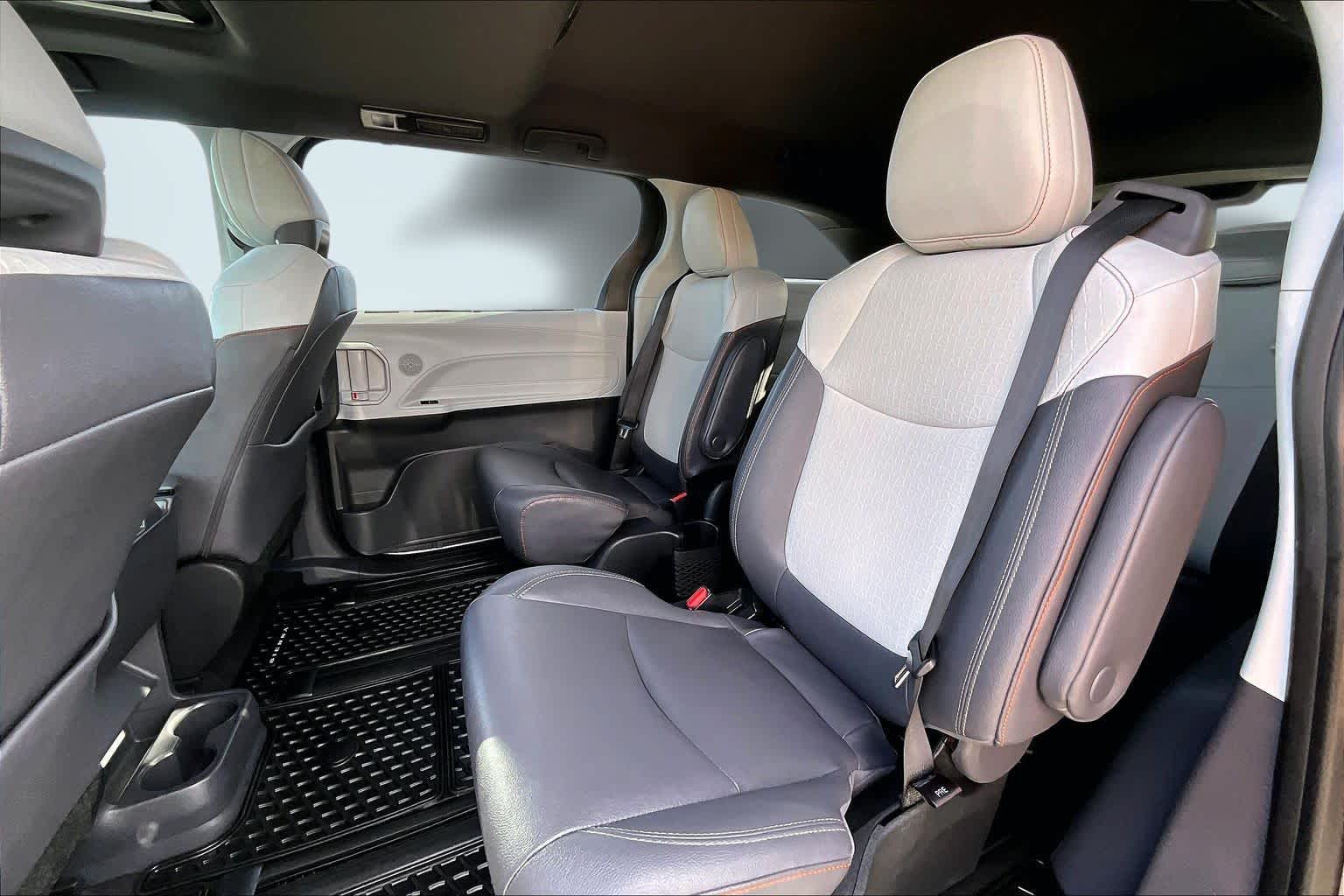 Thumbnail: 2024 Toyota Sienna - 29