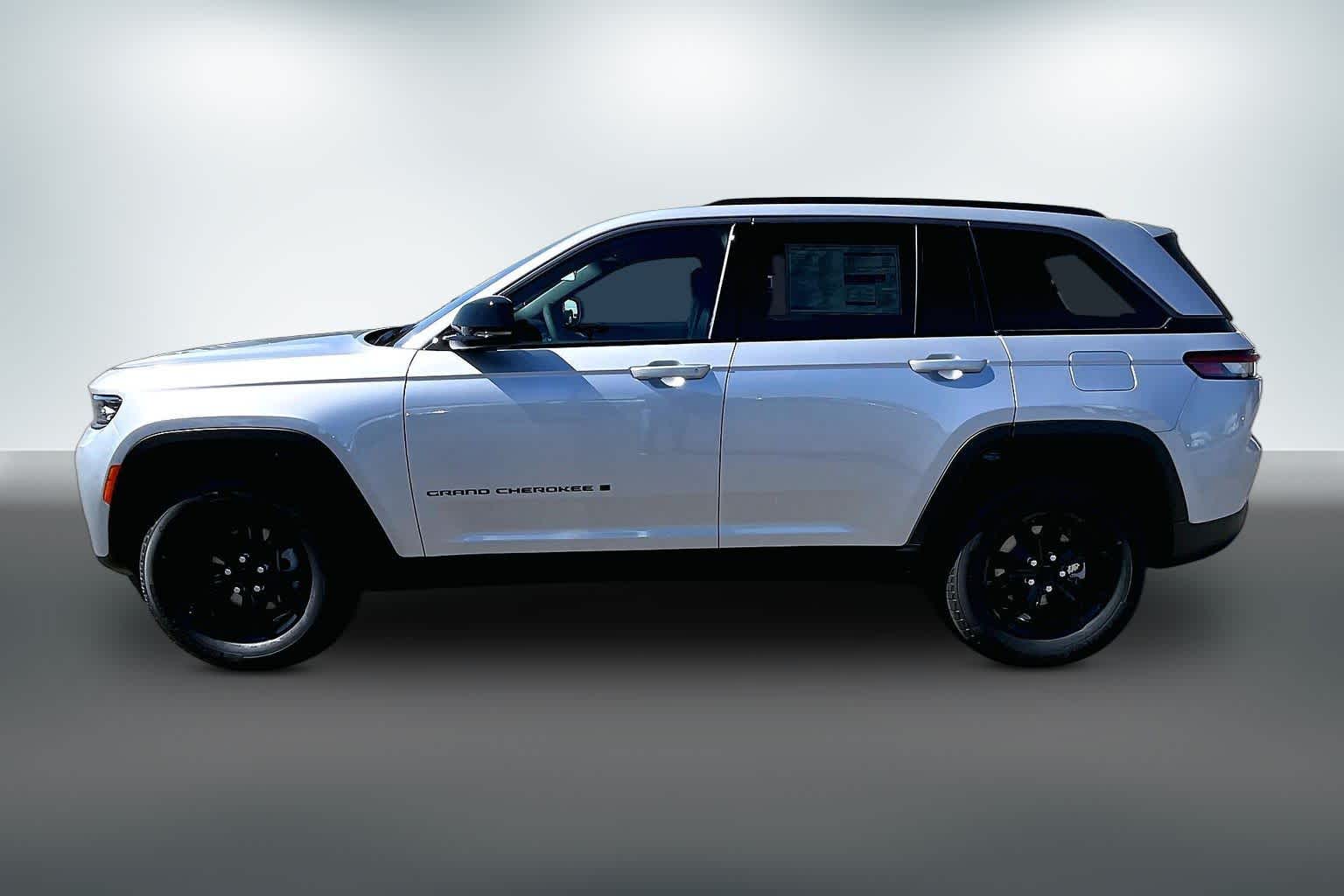 Thumbnail: 2026 Jeep Grand Cherokee - 3
