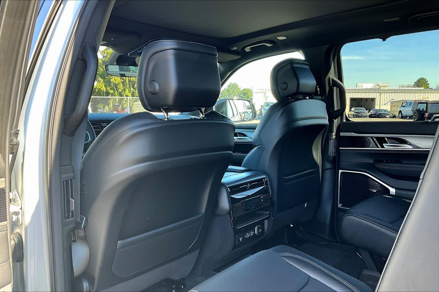 Thumbnail: 2026 Jeep Grand Wagoneer - 12