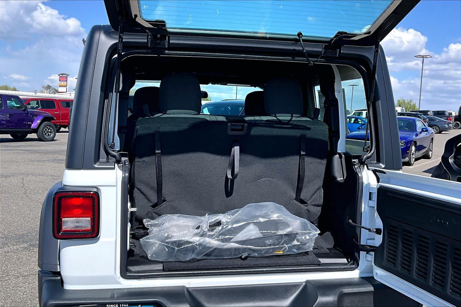 Thumbnail: 2026 Jeep Wrangler - 18