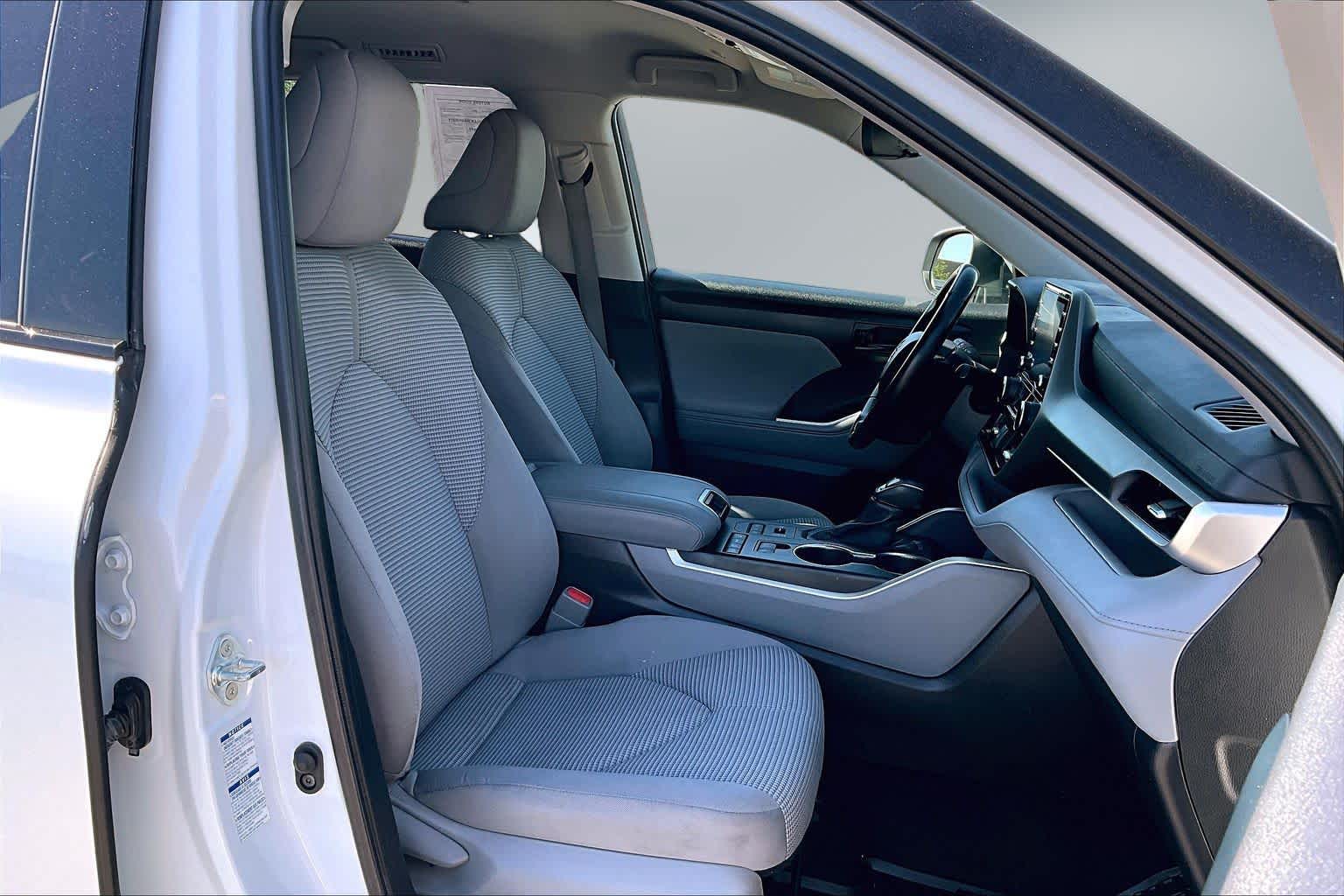 Thumbnail: 2022 Toyota Highlander - 13