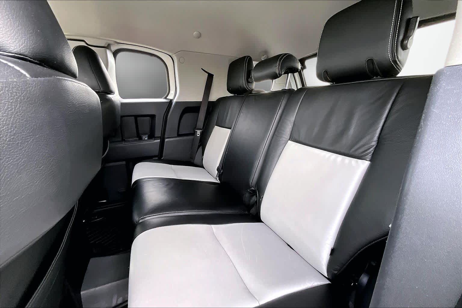 Thumbnail: 2014 Toyota FJ Cruiser - 28