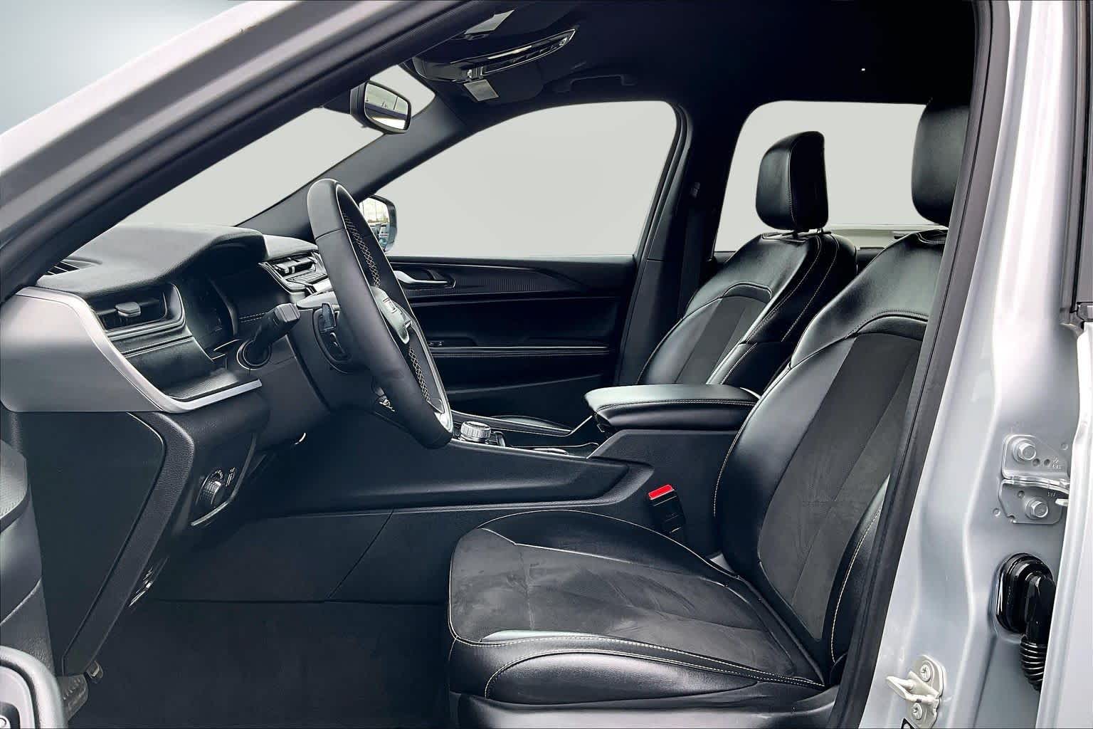 Thumbnail: 2024 Jeep Grand Cherokee L - 11