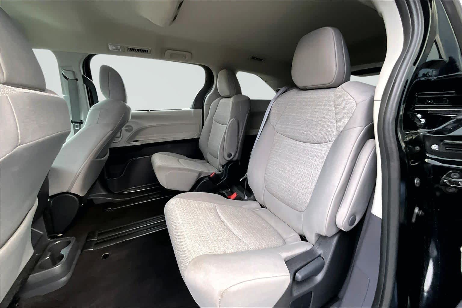 Thumbnail: 2024 Toyota Sienna - 29