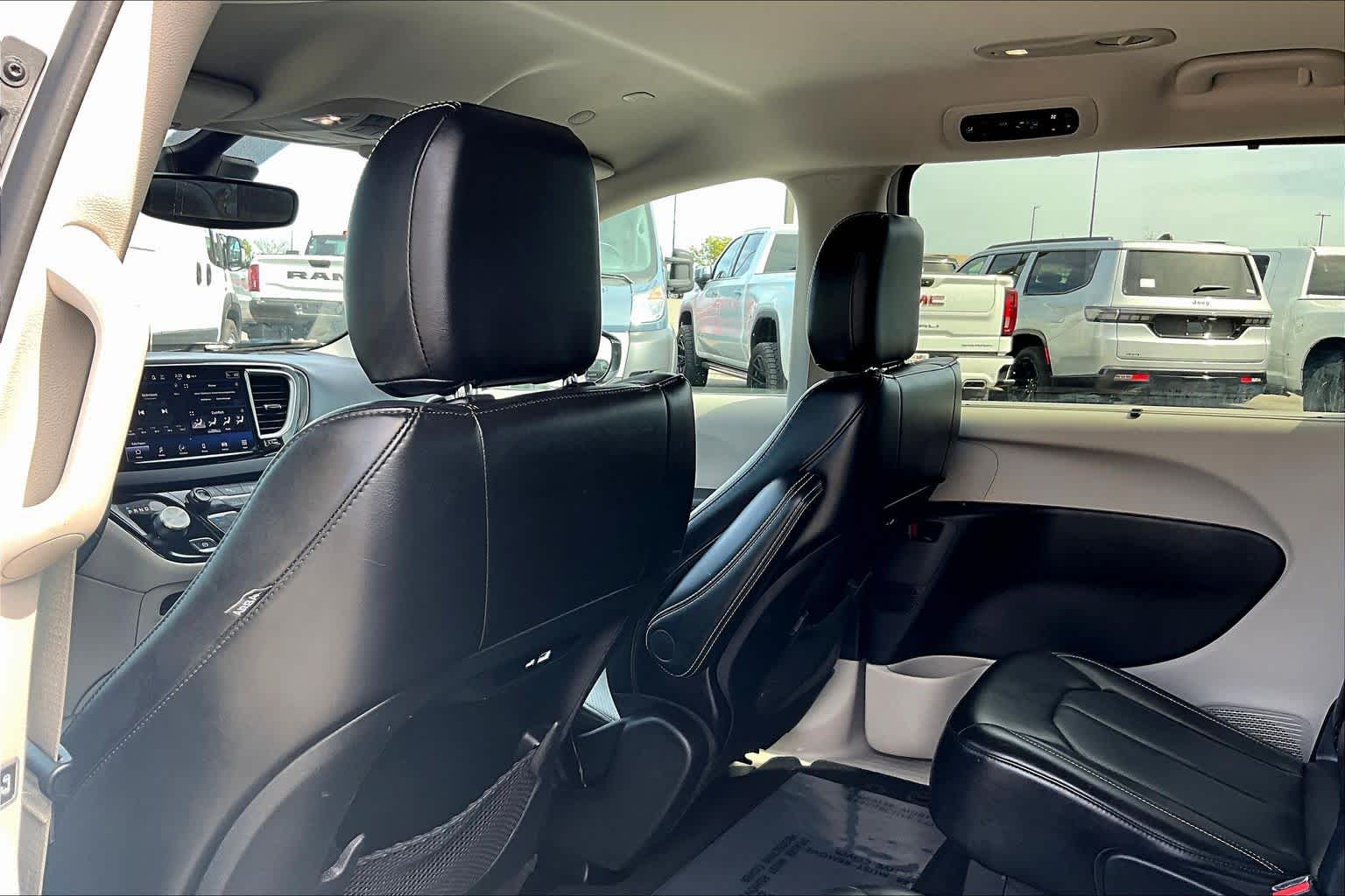 Thumbnail: 2024 Chrysler Pacifica - 12