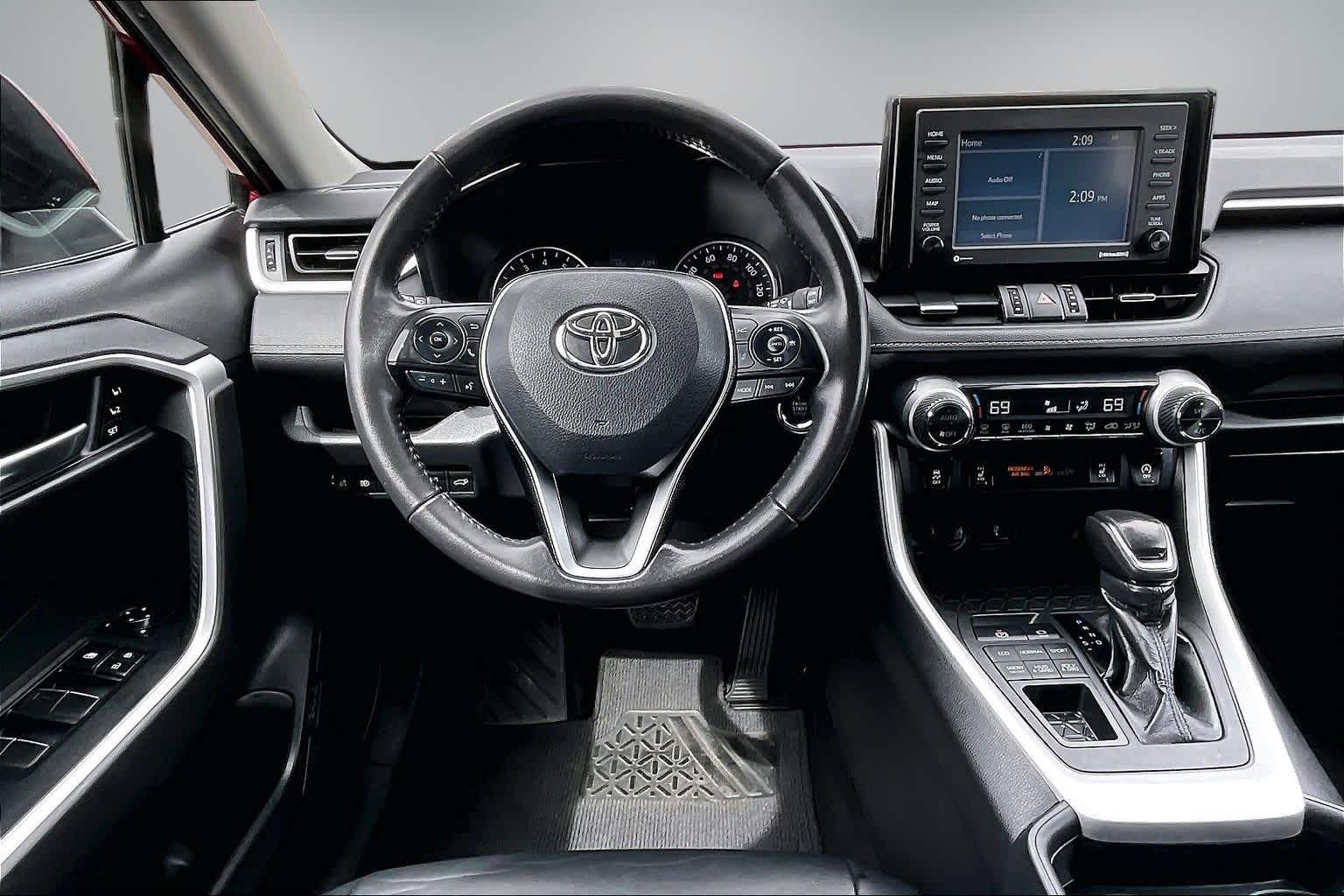 Thumbnail: 2020 Toyota RAV4 - 14