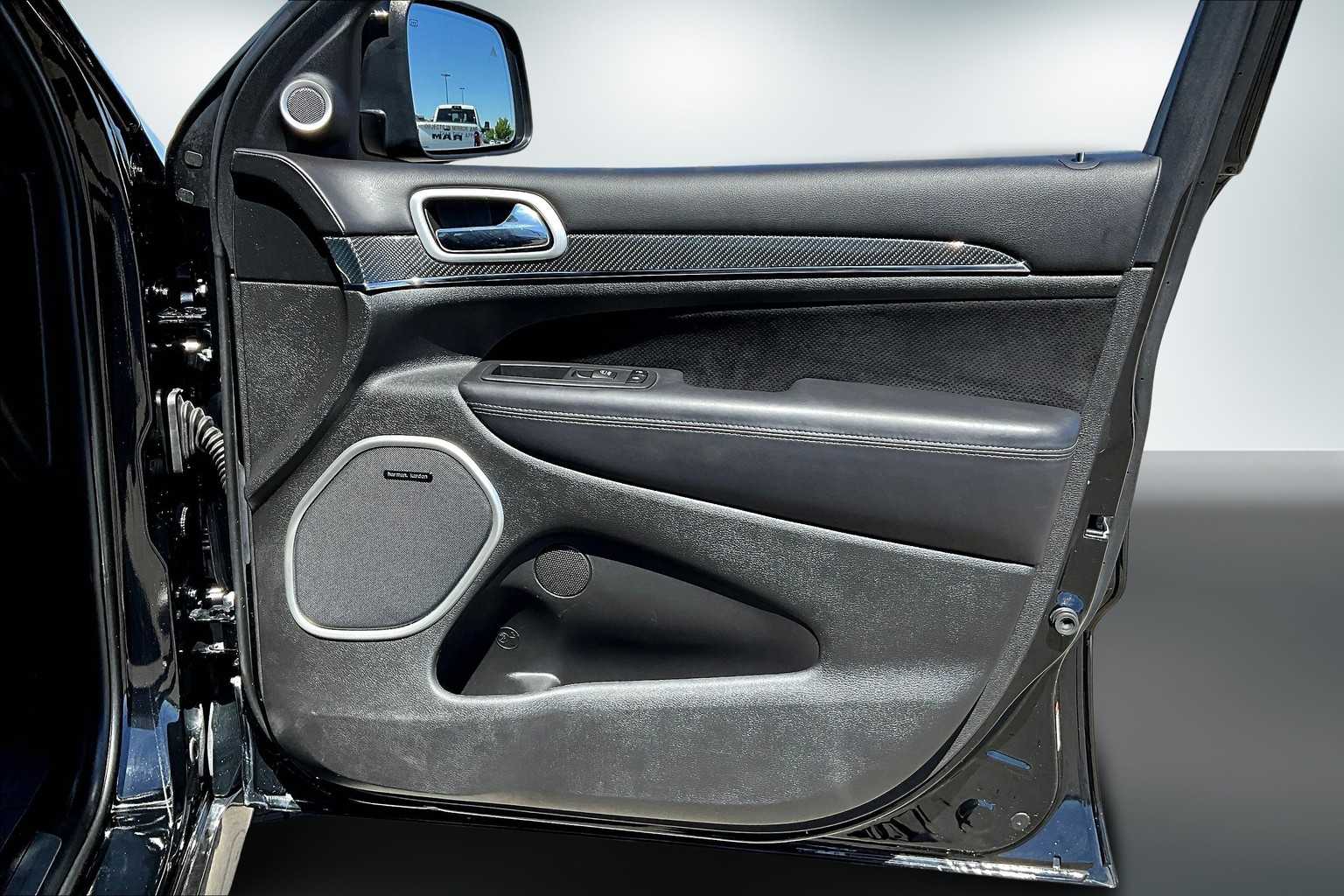 Thumbnail: 2020 Jeep Grand Cherokee - 28