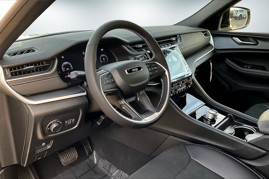 New 2025 Jeep Grand Cherokee L ALTITUDE X 4X4 Sport Utility