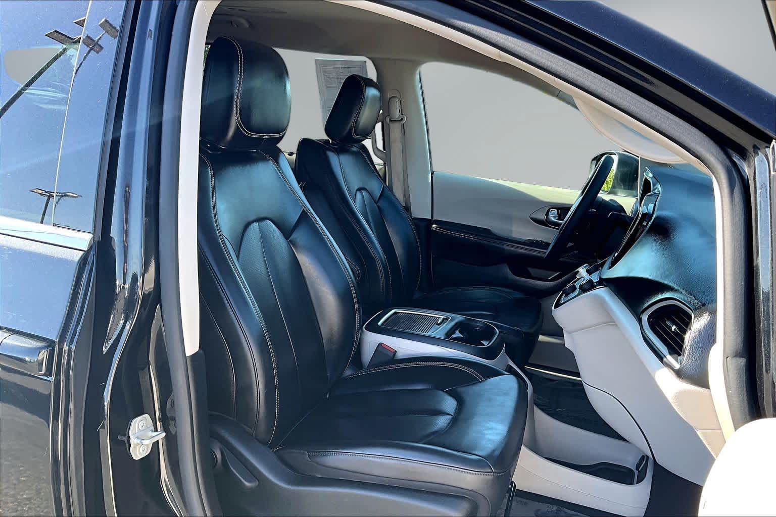 Thumbnail: 2023 Chrysler Pacifica - 11