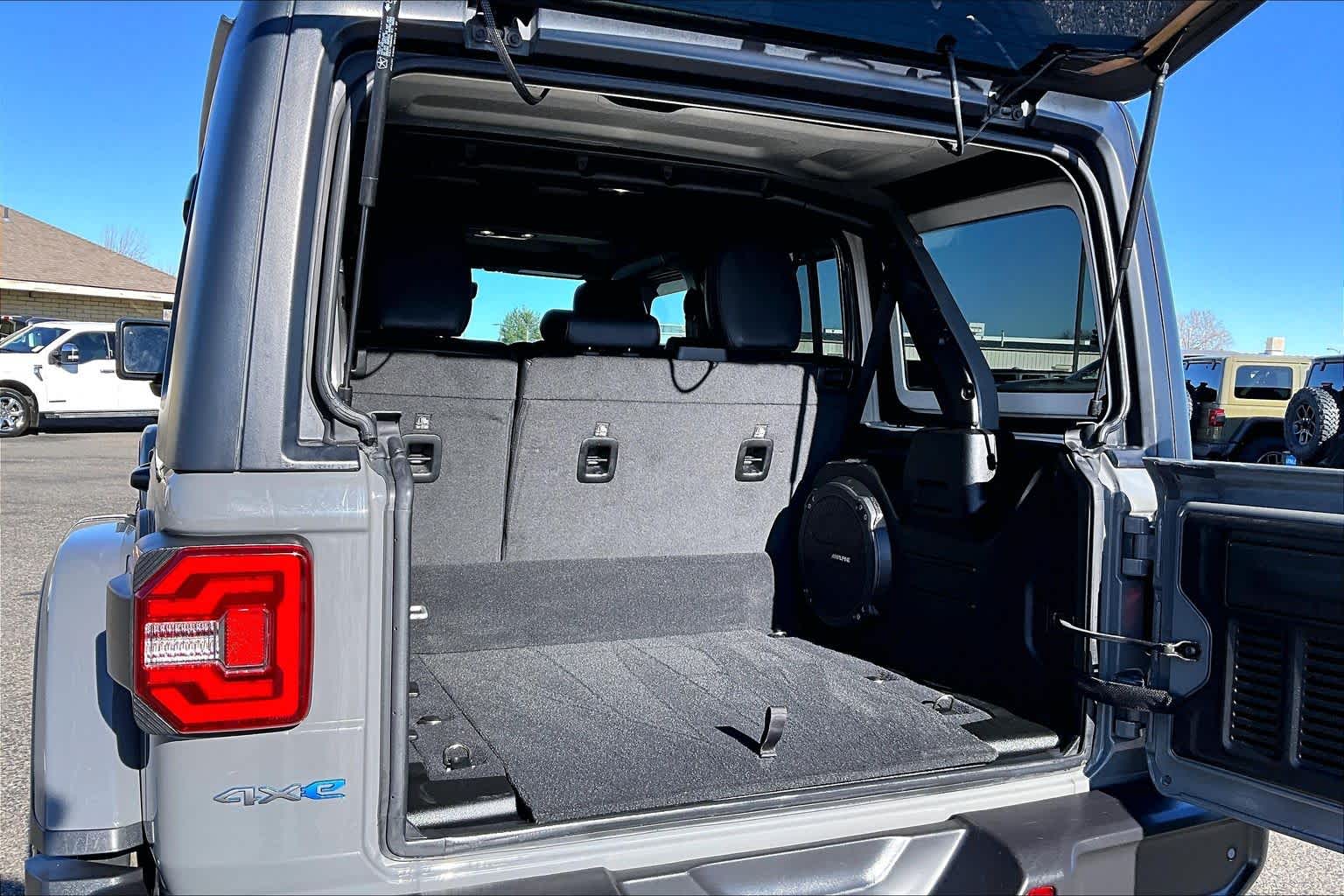 Thumbnail: 2022 Jeep Wrangler - 18