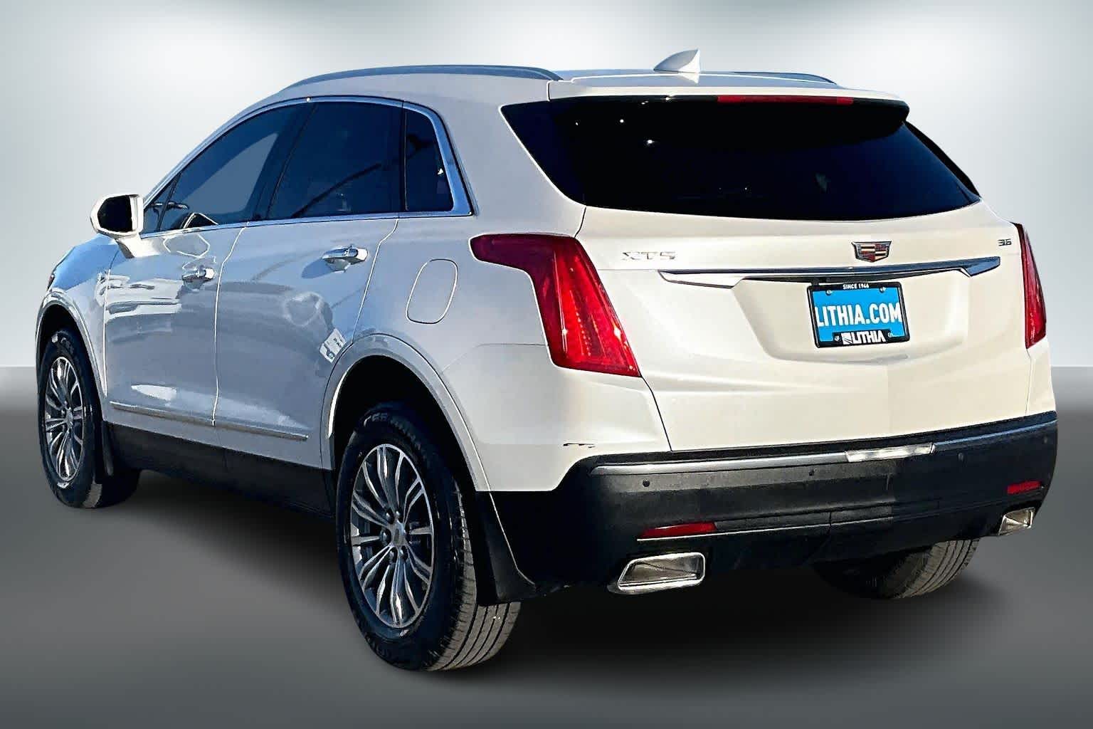 Thumbnail: 2017 Cadillac XT5 - 4