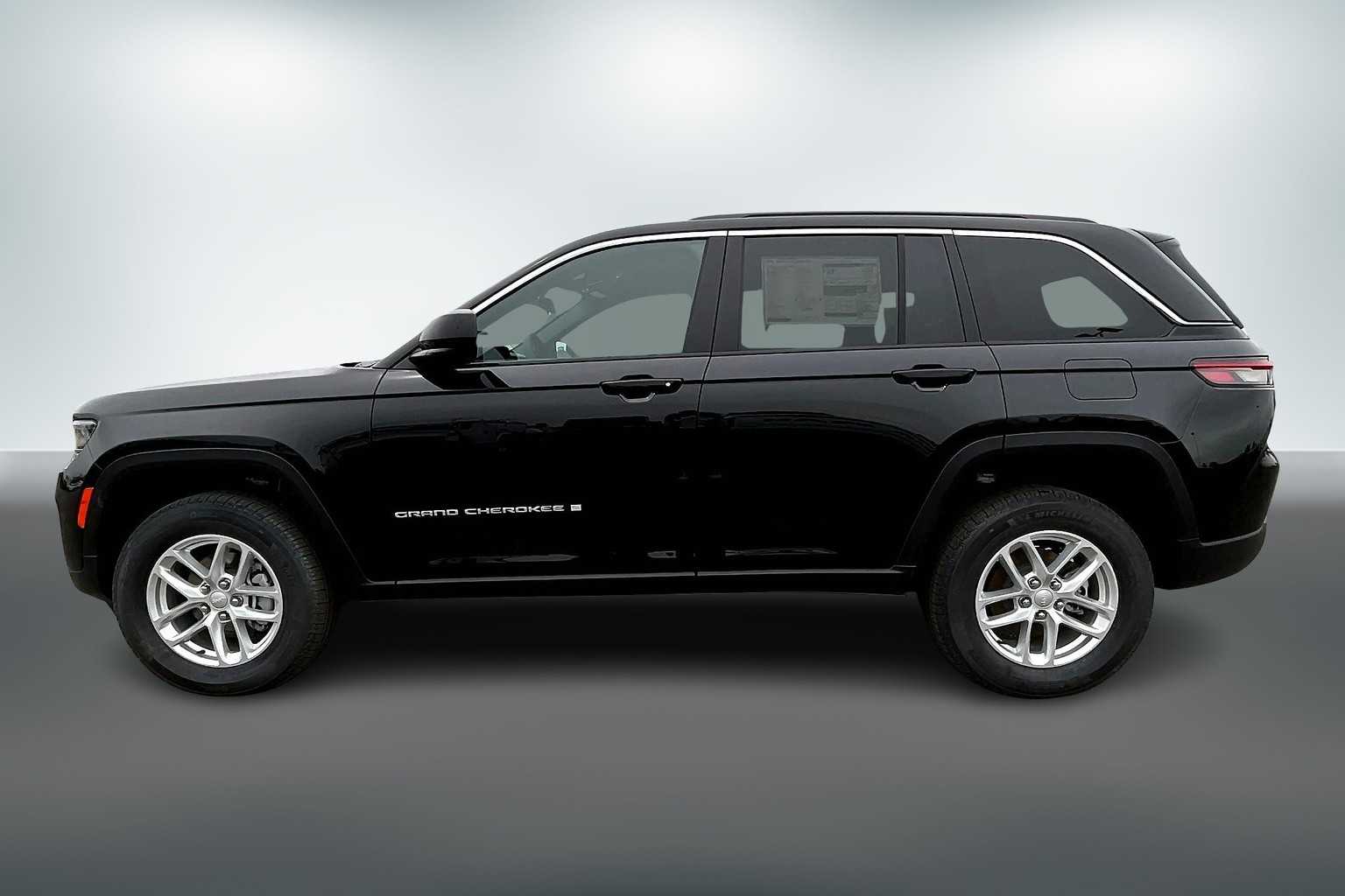 Thumbnail: 2025 Jeep Grand Cherokee - 3