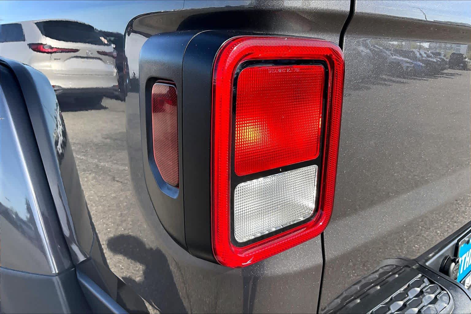 Thumbnail: 2021 Jeep Gladiator - 31