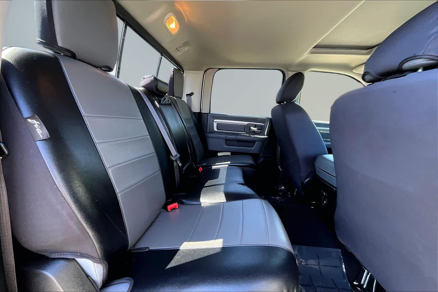 Thumbnail: 2019 RAM 1500 Classic - 30