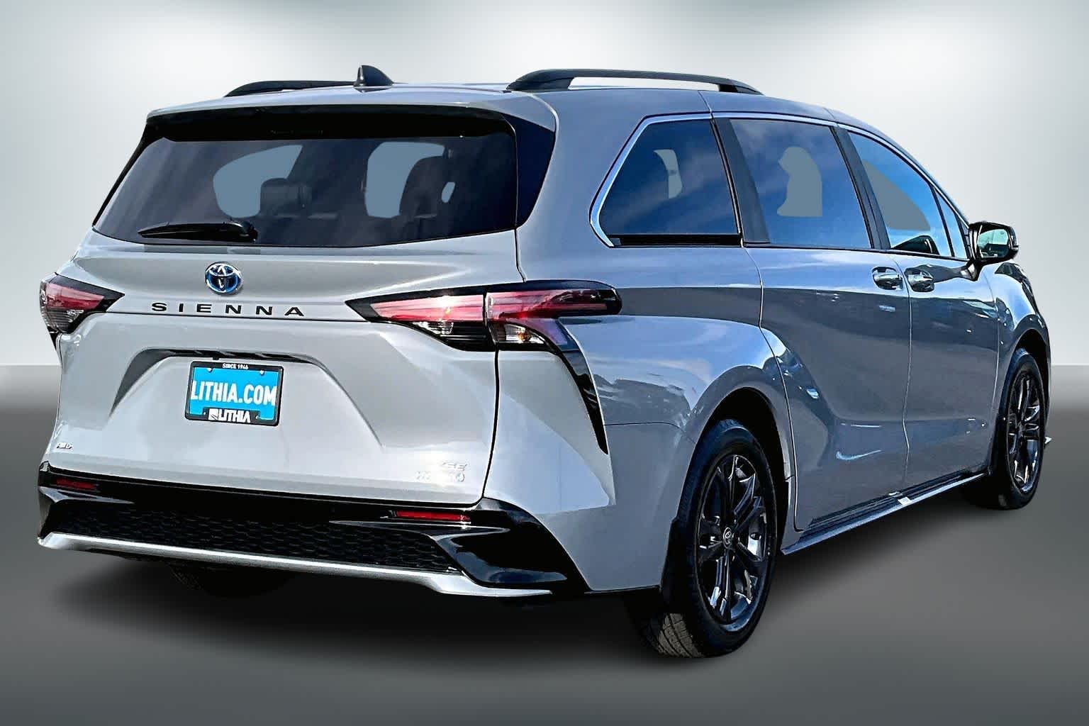 Thumbnail: 2024 Toyota Sienna - 22