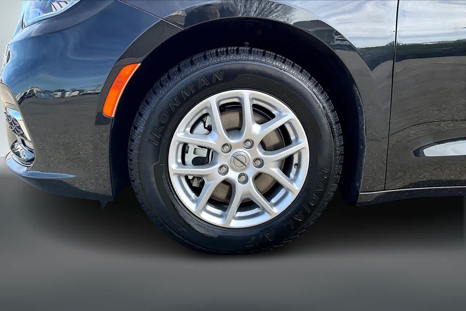 Thumbnail: 2023 Chrysler Pacifica - 7