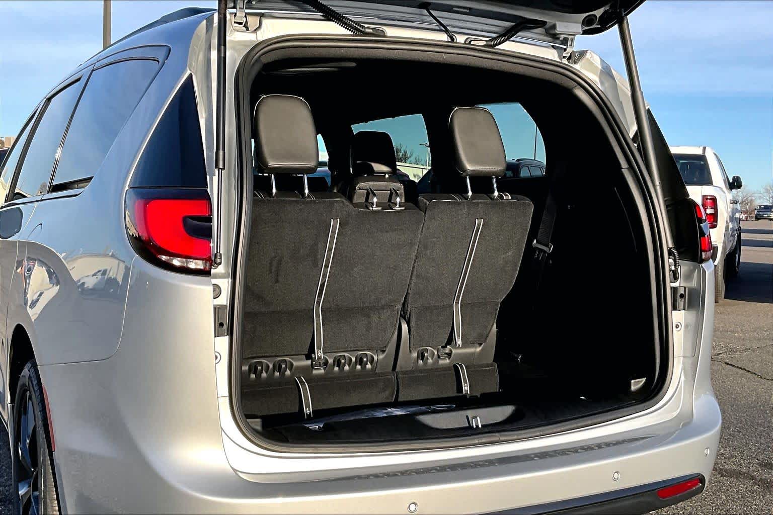 Thumbnail: 2026 Chrysler Pacifica - 19