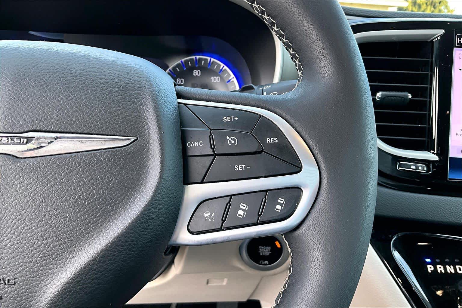 Thumbnail: 2023 Chrysler Pacifica - 25