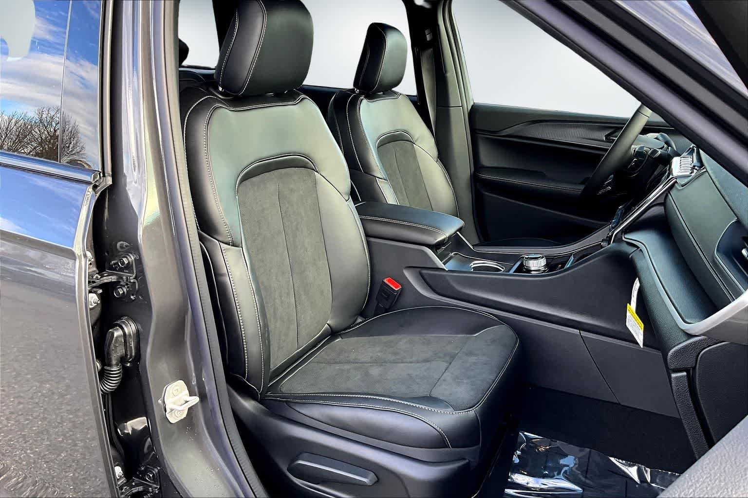 Thumbnail: 2025 Jeep Grand Cherokee - 14