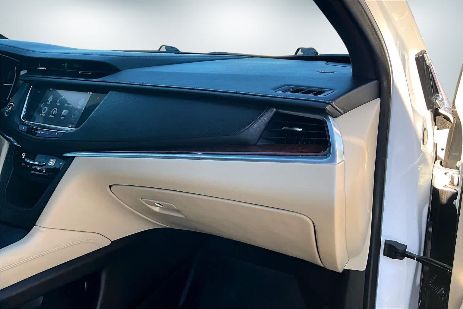 Thumbnail: 2017 Cadillac XT5 - 23