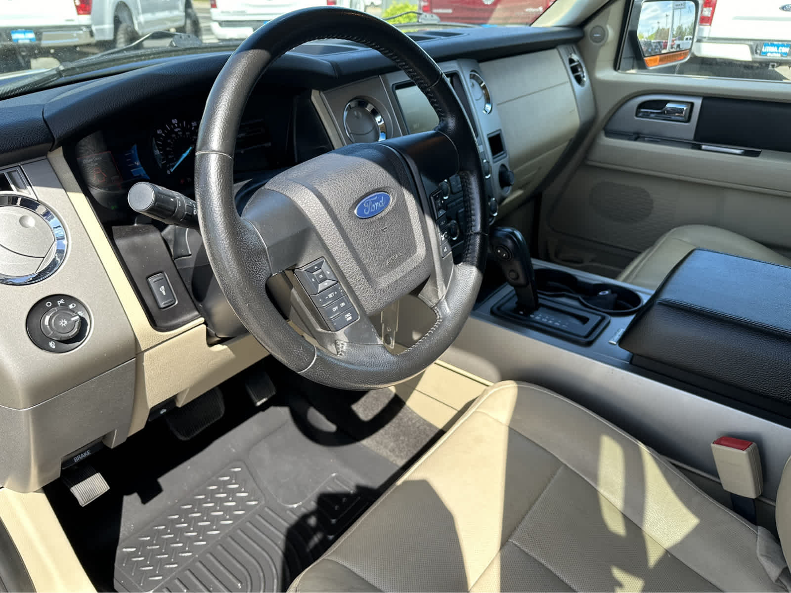 2015 Ford Expedition XLT 2
