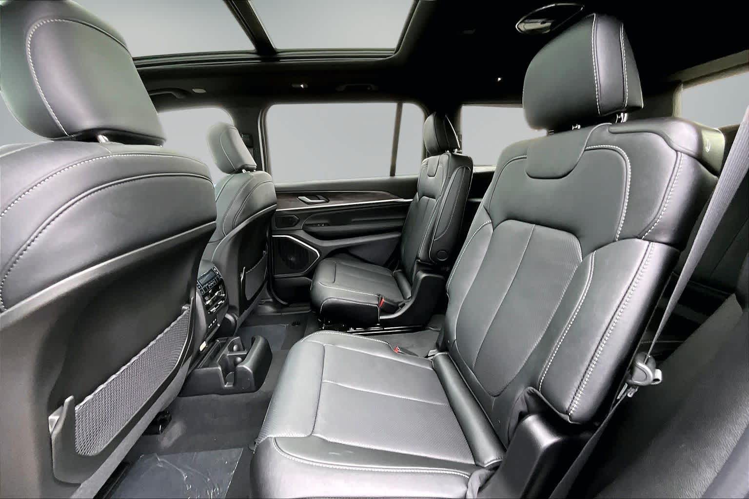 Thumbnail: 2026 Jeep Grand Cherokee - 13