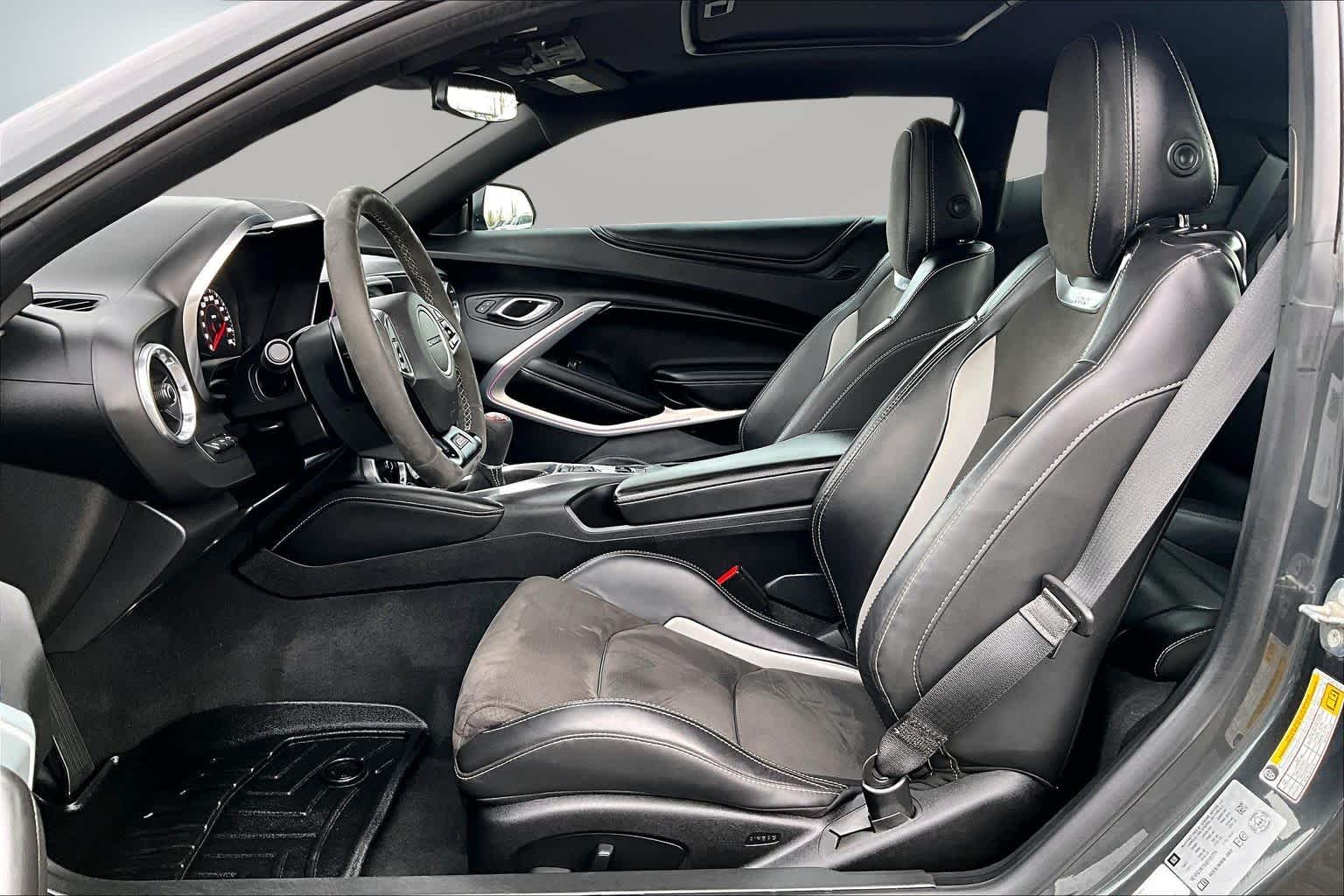 Thumbnail: 2018 Chevrolet Camaro - 11