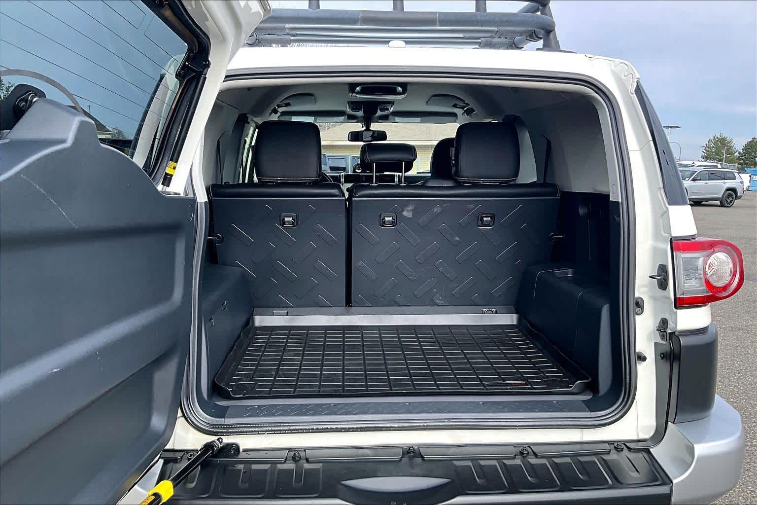 Thumbnail: 2014 Toyota FJ Cruiser - 17