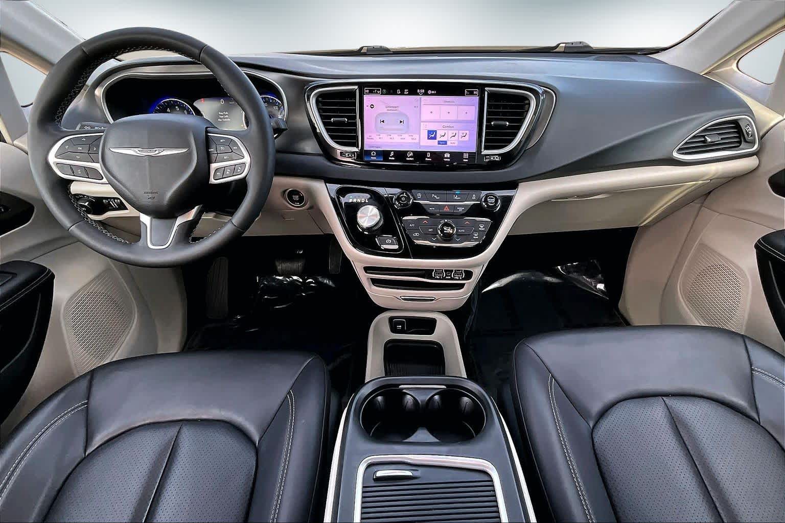 Thumbnail: 2023 Chrysler Pacifica - 10