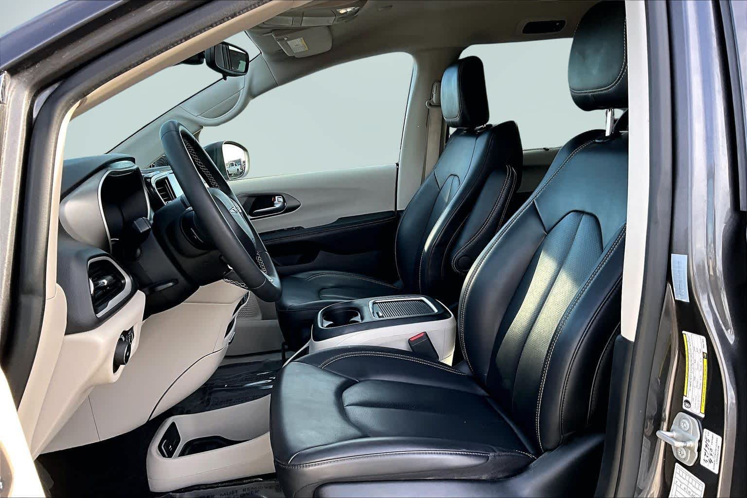 Thumbnail: 2023 Chrysler Pacifica - 11