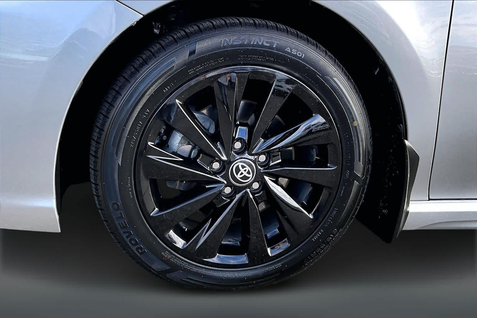 Thumbnail: 2022 Toyota Camry - 8