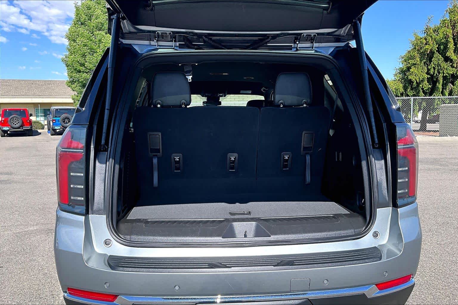 Thumbnail: 2025 Chevrolet Tahoe - 18