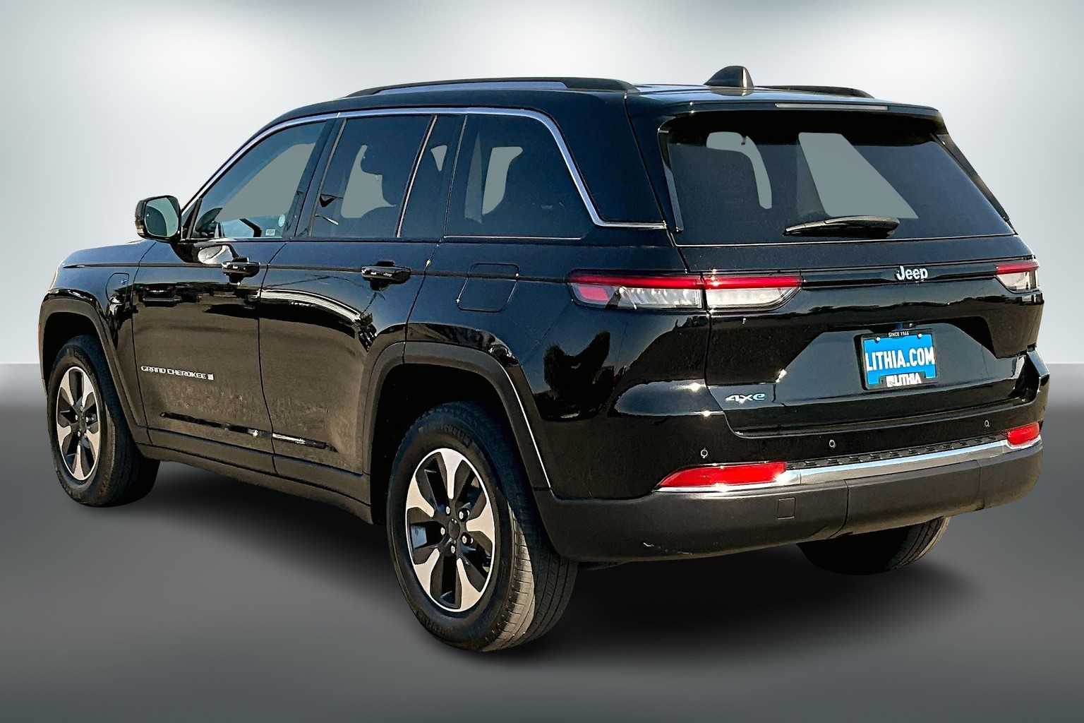 Thumbnail: 2023 Jeep Grand Cherokee - 4