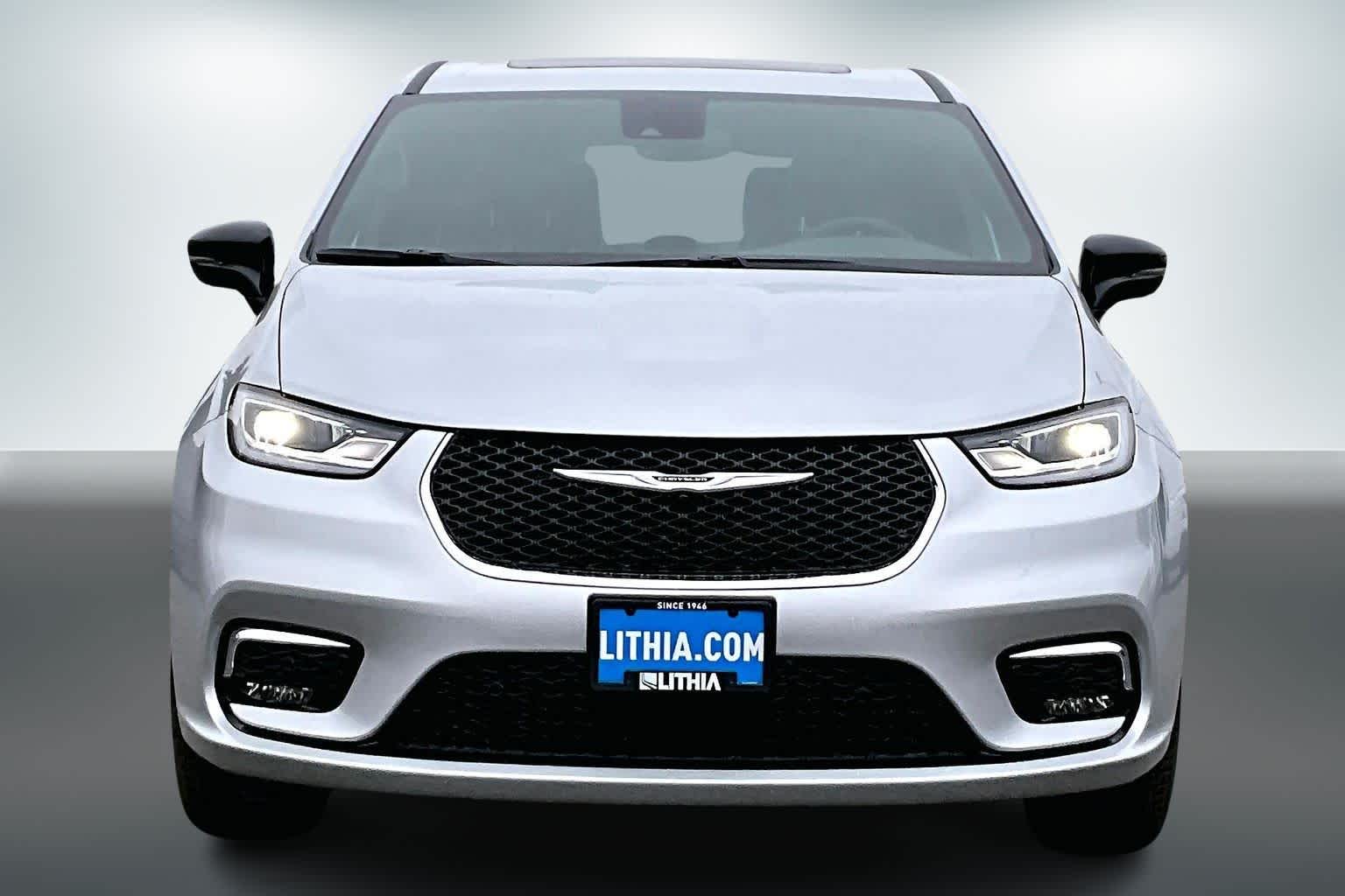 Thumbnail: 2026 Chrysler Pacifica - 6