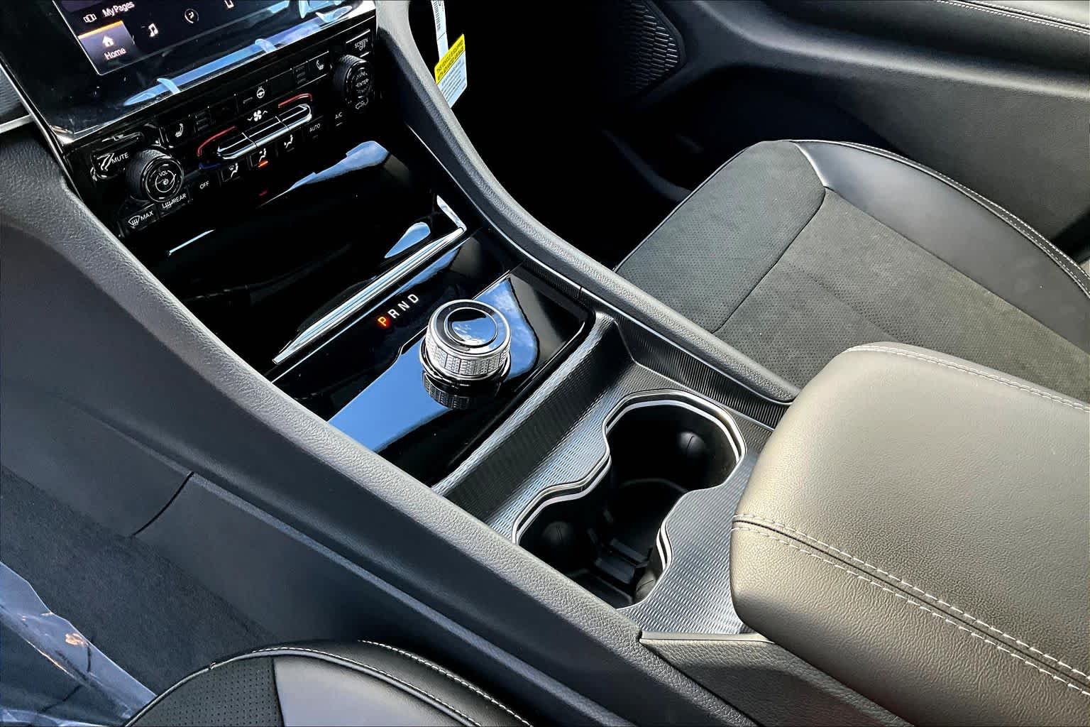 Thumbnail: 2025 Jeep Grand Cherokee - 17