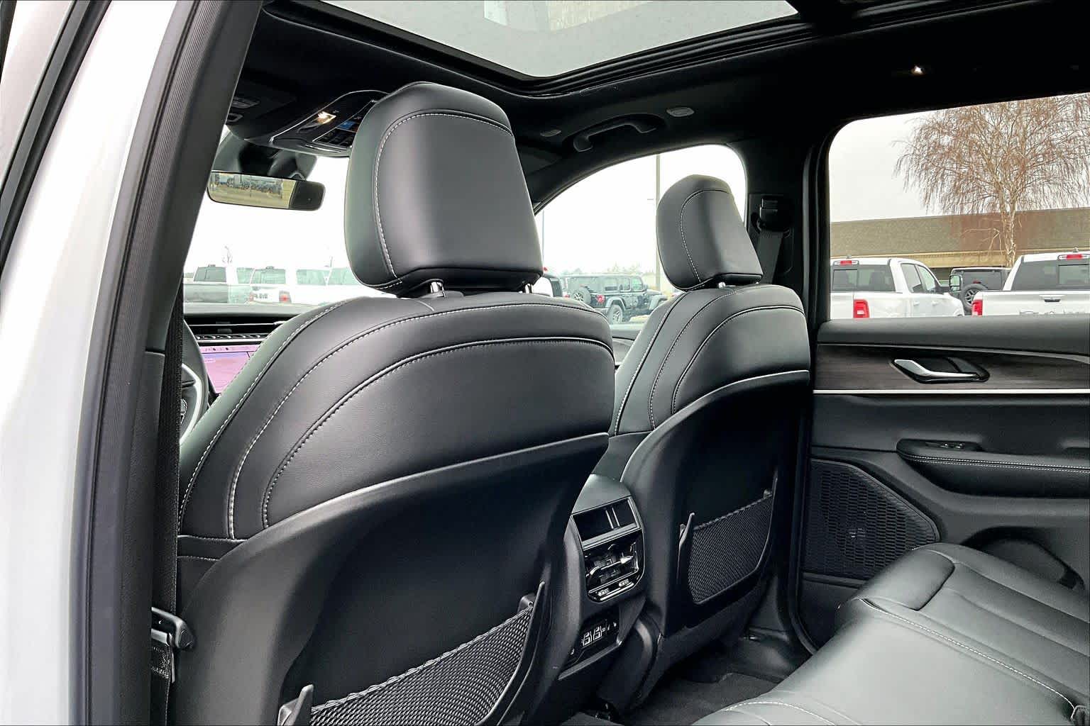 Thumbnail: 2025 Jeep Grand Cherokee - 11