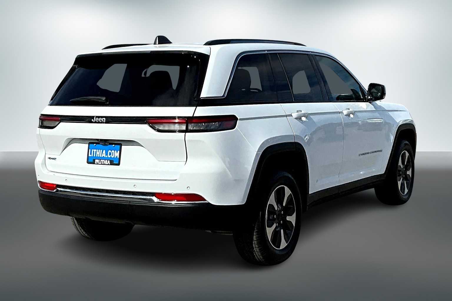Thumbnail: 2024 Jeep Grand Cherokee - 22
