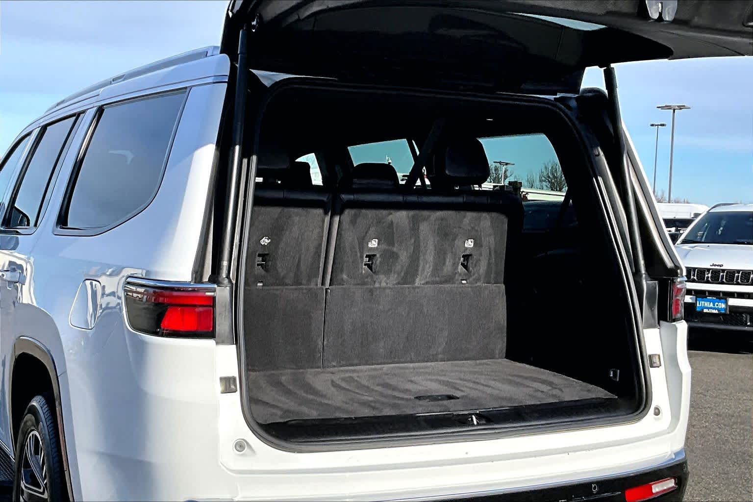 Thumbnail: 2024 Jeep Wagoneer - 18