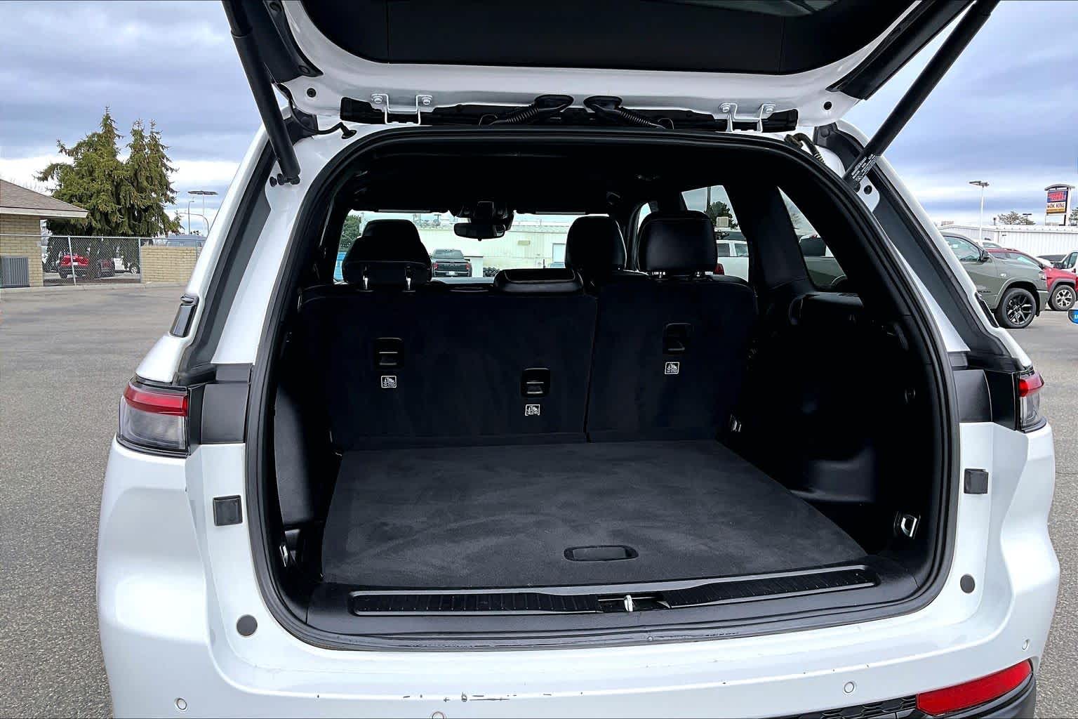 Thumbnail: 2024 Jeep Grand Cherokee - 18