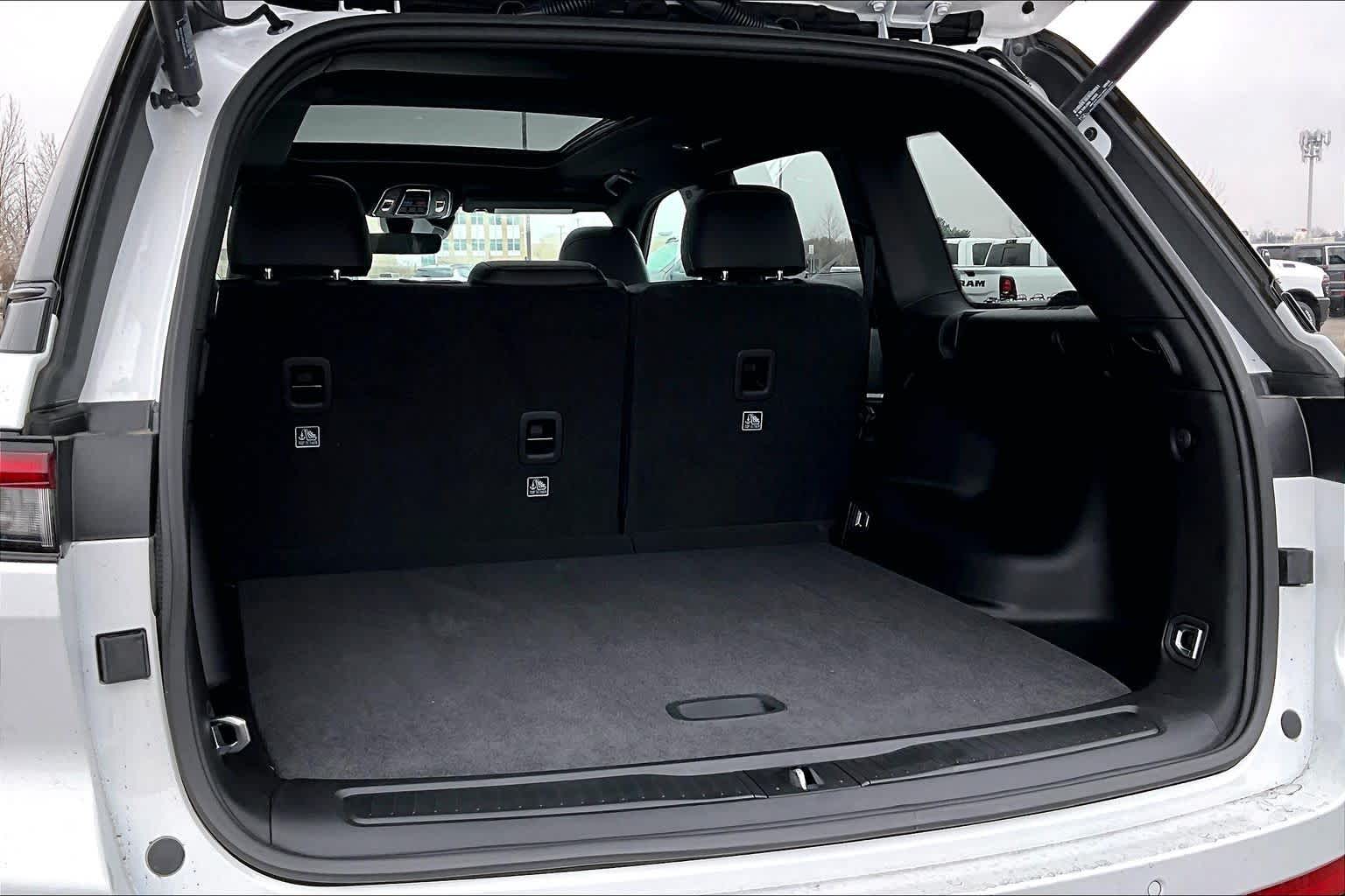 Thumbnail: 2025 Jeep Grand Cherokee - 18