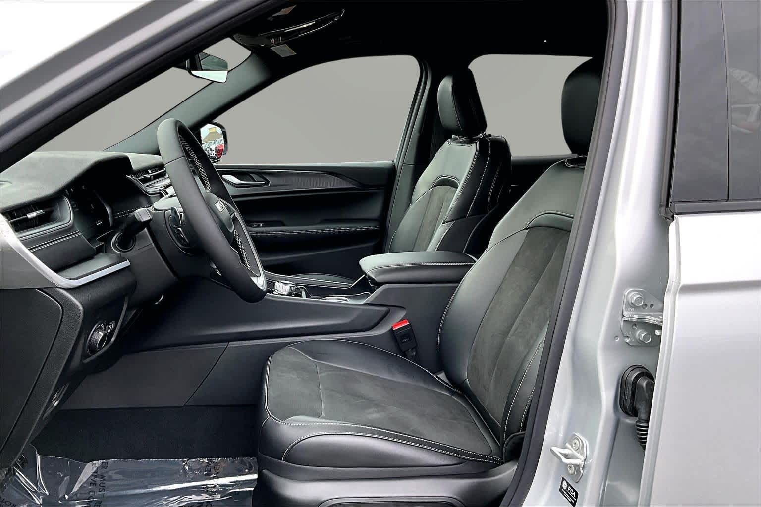 Thumbnail: 2025 Jeep Grand Cherokee - 11