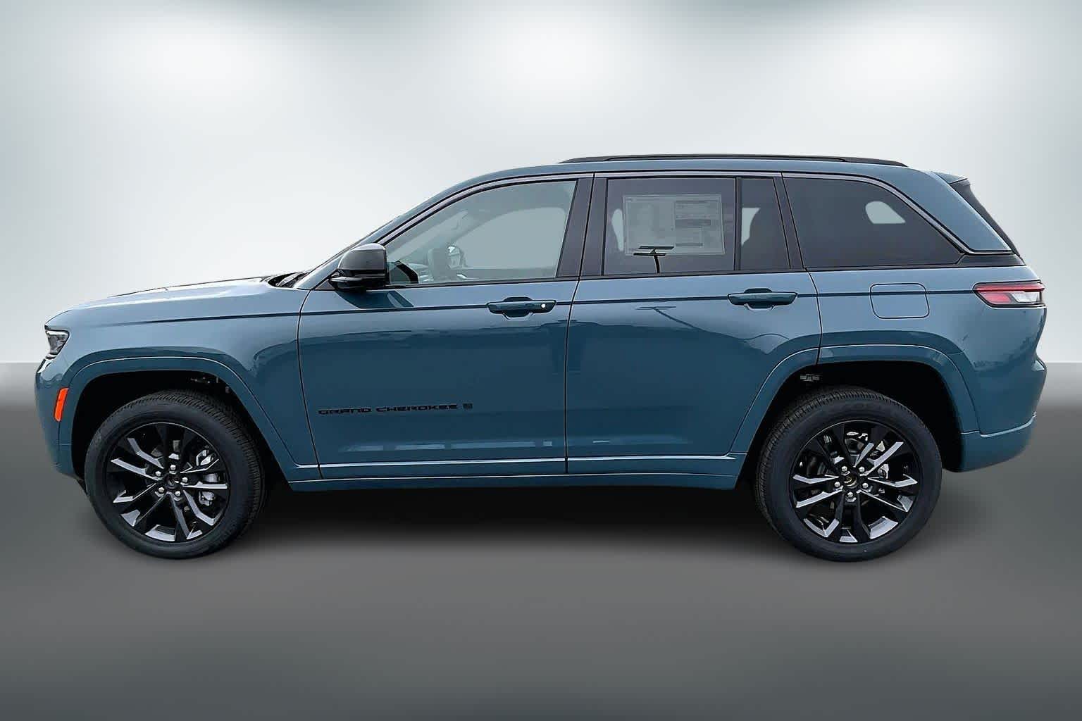 Thumbnail: 2026 Jeep Grand Cherokee - 3