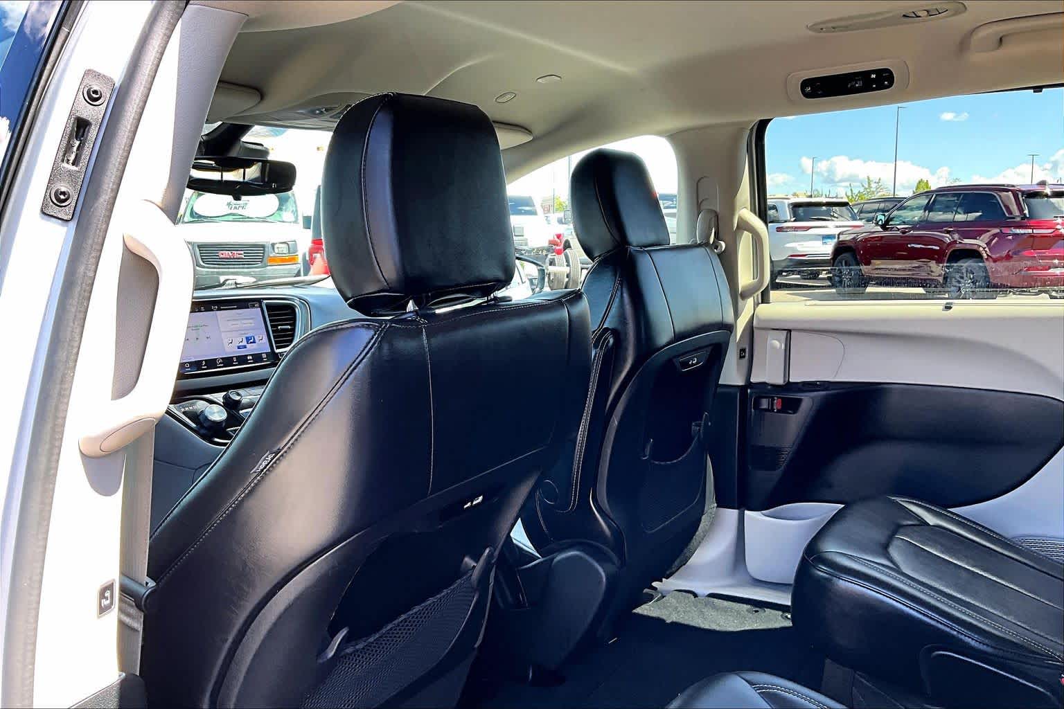 Thumbnail: 2024 Chrysler Pacifica - 12