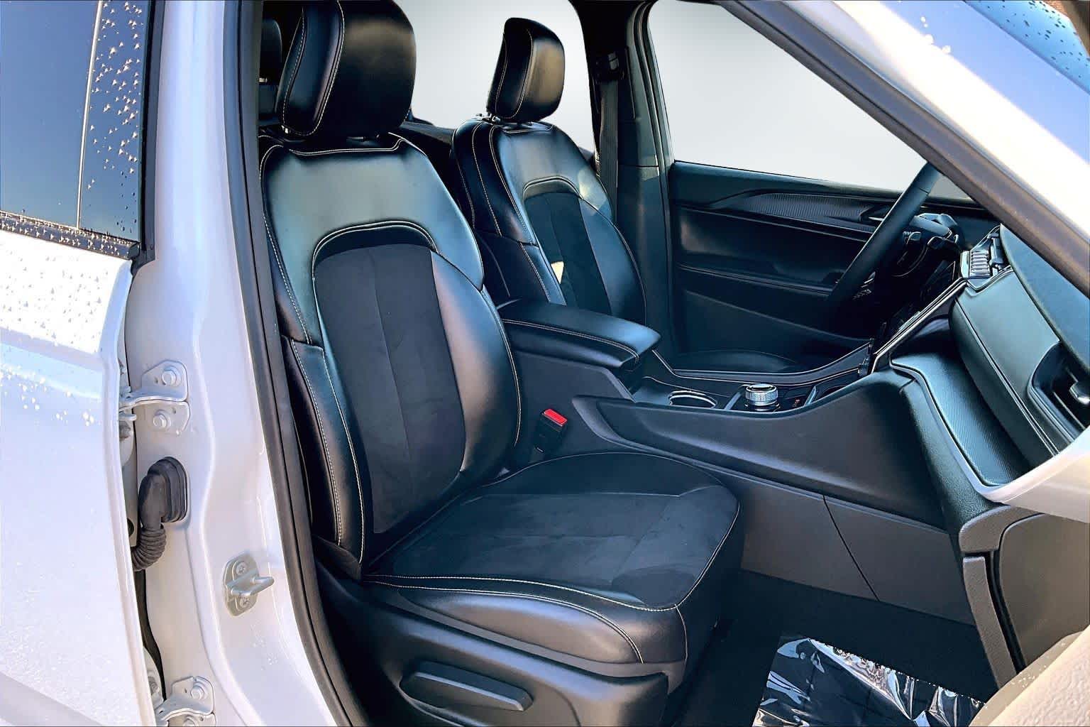 Thumbnail: 2024 Jeep Grand Cherokee L - 13