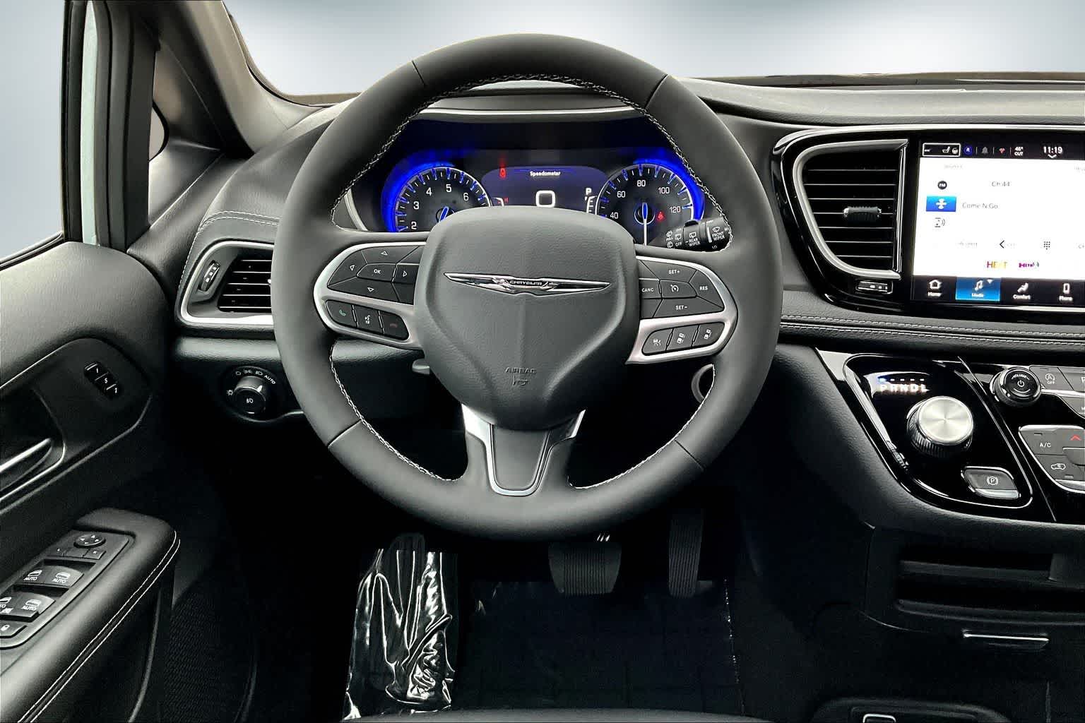 Thumbnail: 2026 Chrysler Pacifica - 15