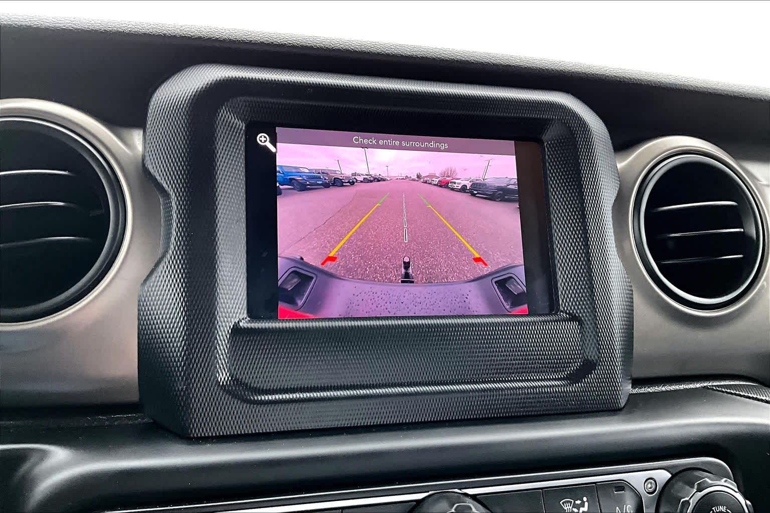 Thumbnail: 2020 Jeep Gladiator - 26