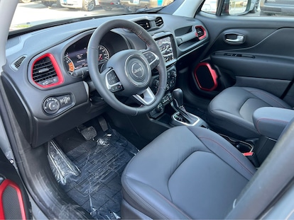 2023 Jeep Renegade Interior Features & Specs