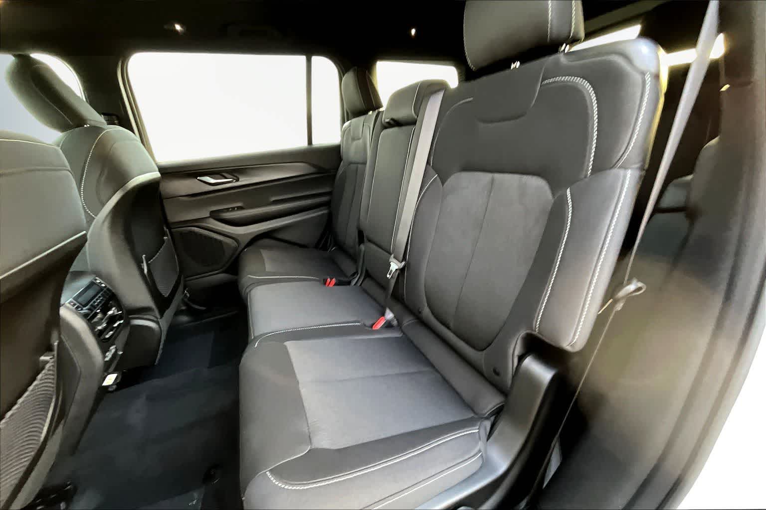 Thumbnail: 2025 Jeep Grand Cherokee - 13