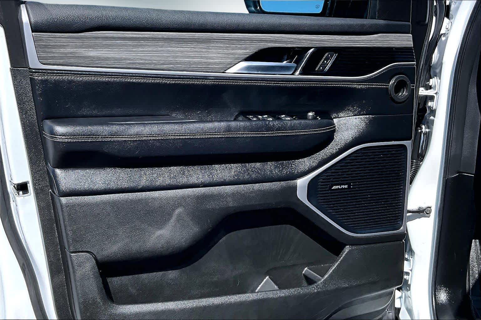 Thumbnail: 2024 Jeep Wagoneer - 27